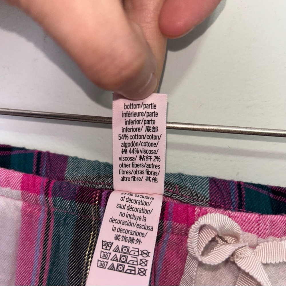 *SOLD* Victoria’s Secret Plaid Flannel Shimmer Pajama Set Size Medium - Picture 10 of 12